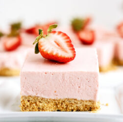 Strawberry-Cheesecake-Bars