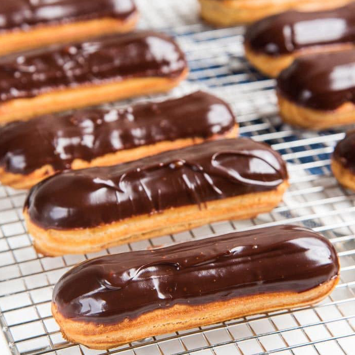The Ultimate Chocolate Eclairs - BNCAKE.COM - USEFUL INFORMATIONS ABOUT ...