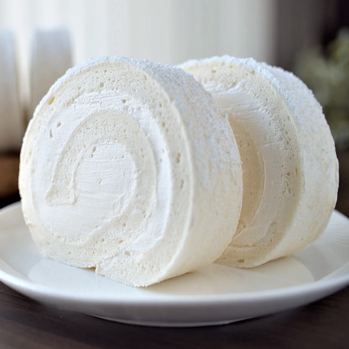Snow-White-Swiss Roll-Cake