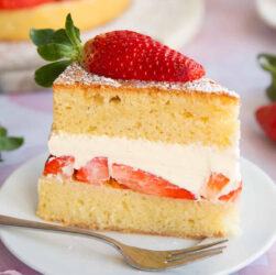 Strawberry-Whipped-Cream-Cake