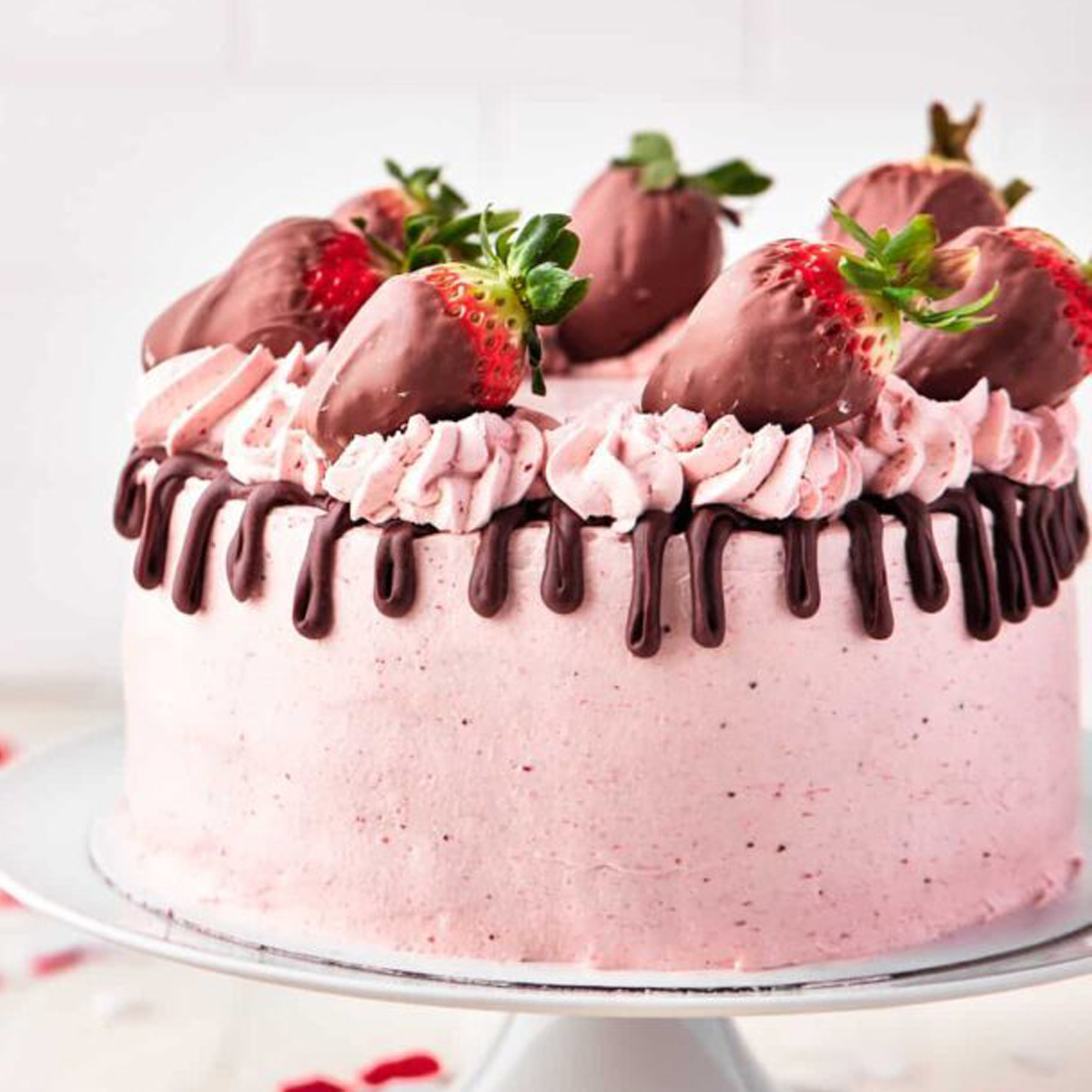 Strawberry-Red-Velvet-Cake